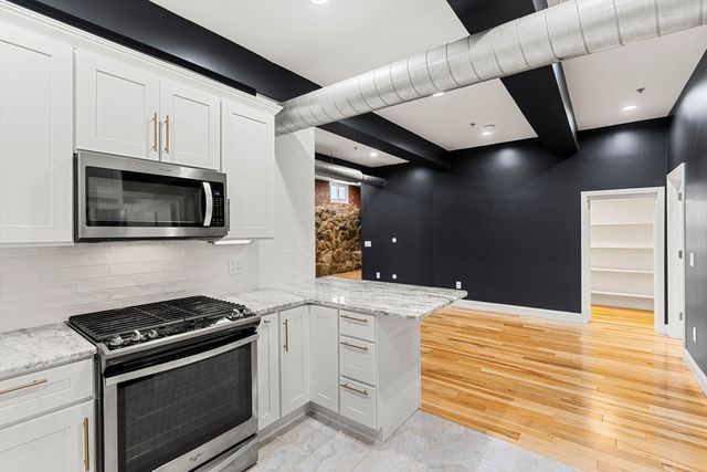 143 Burrill St 102, Swampscott, MA 01907