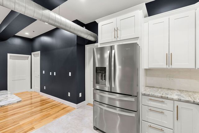 143 Burrill St 102, Swampscott, MA 01907