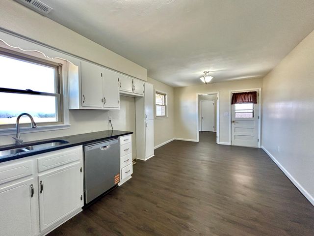 138 Country Hill Drive, Somerset, KY 42503