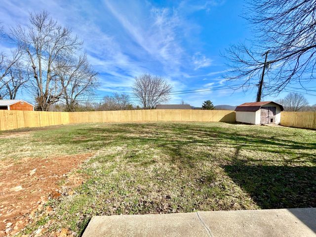 138 Country Hill Drive, Somerset, KY 42503