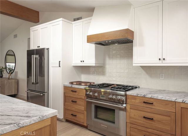 966 Rosecrans Avenue, Manhattan Beach, CA 90266