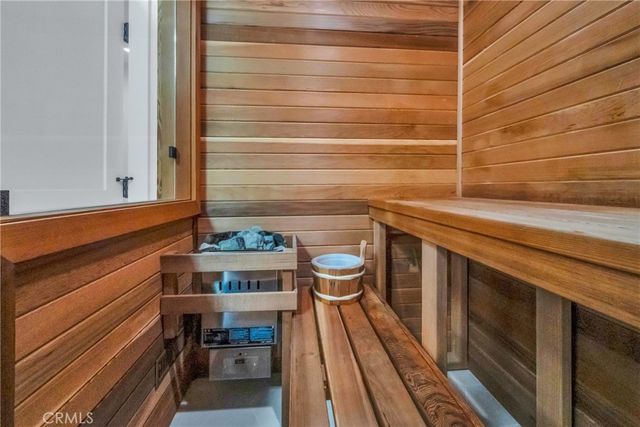 966 Rosecrans Avenue, Manhattan Beach, CA 90266