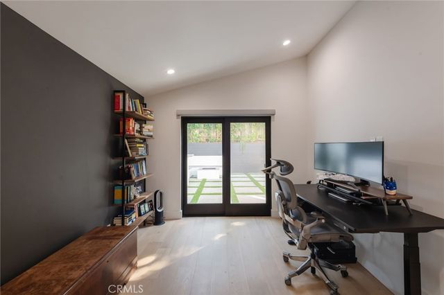 966 Rosecrans Avenue, Manhattan Beach, CA 90266