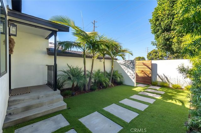 966 Rosecrans Avenue, Manhattan Beach, CA 90266