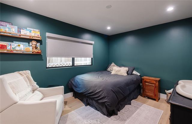 966 Rosecrans Avenue, Manhattan Beach, CA 90266