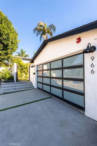 966 Rosecrans Avenue, Manhattan Beach, CA 90266