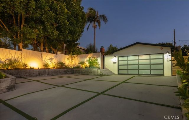 966 Rosecrans Avenue, Manhattan Beach, CA 90266