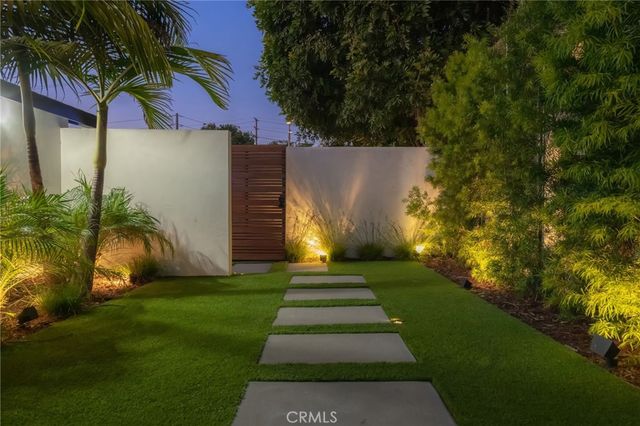 966 Rosecrans Avenue, Manhattan Beach, CA 90266