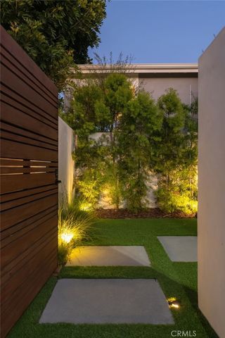 966 Rosecrans Avenue, Manhattan Beach, CA 90266