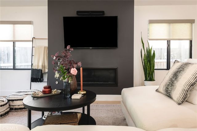 966 Rosecrans Avenue, Manhattan Beach, CA 90266