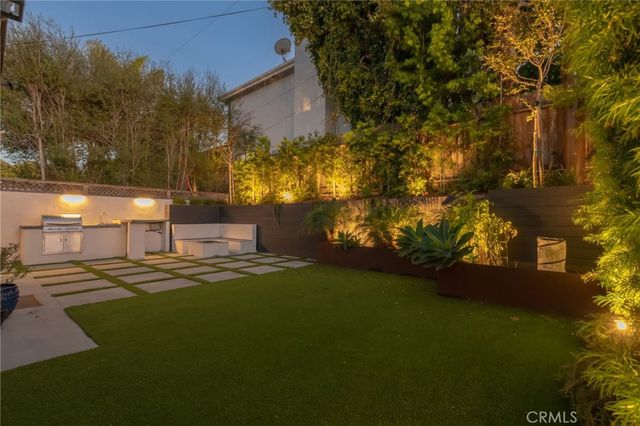 966 Rosecrans Avenue, Manhattan Beach, CA 90266