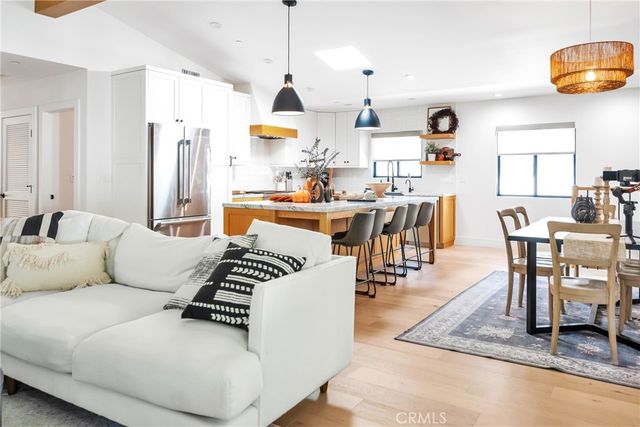 966 Rosecrans Avenue, Manhattan Beach, CA 90266