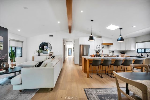 966 Rosecrans Avenue, Manhattan Beach, CA 90266