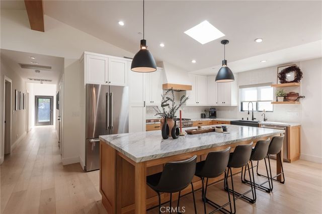 966 Rosecrans Avenue, Manhattan Beach, CA 90266