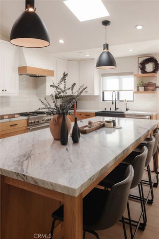 966 Rosecrans Avenue, Manhattan Beach, CA 90266