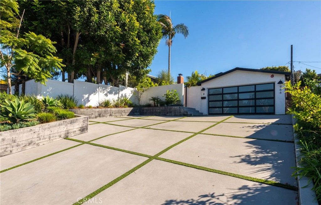 966 Rosecrans Avenue, Manhattan Beach, CA 90266