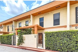 3864 NE 167th St 5, North Miami Beach, FL 33160
