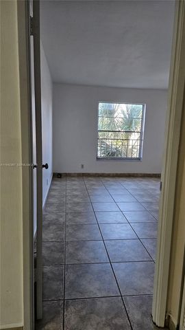 8005 Lake Dr 201, Doral, FL 33166