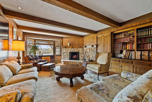 8704 W Bonniwell ROAD, Mequon, WI 53097