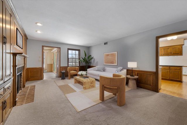 8704 W Bonniwell ROAD, Mequon, WI 53097