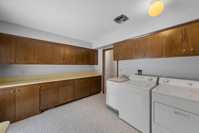 8704 W Bonniwell ROAD, Mequon, WI 53097