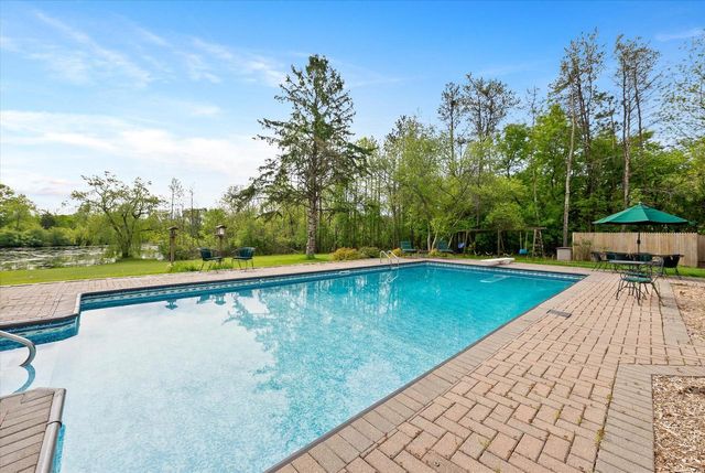 8704 W Bonniwell ROAD, Mequon, WI 53097