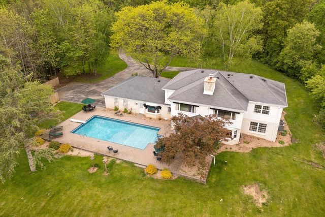 8704 W Bonniwell ROAD, Mequon, WI 53097