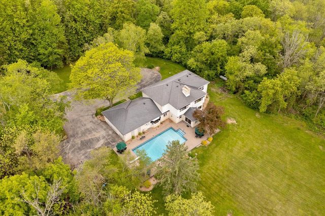 8704 W Bonniwell ROAD, Mequon, WI 53097
