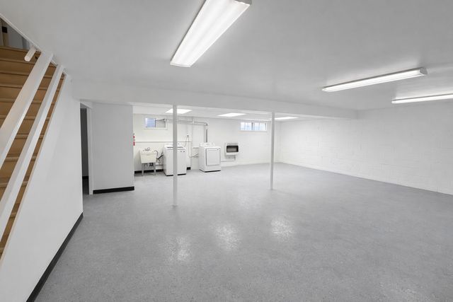 933 College Avenue A, Wheaton, IL 60187