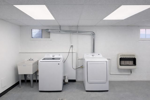 933 College Avenue A, Wheaton, IL 60187