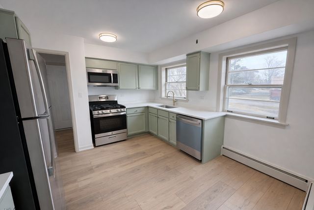 933 College Avenue A, Wheaton, IL 60187