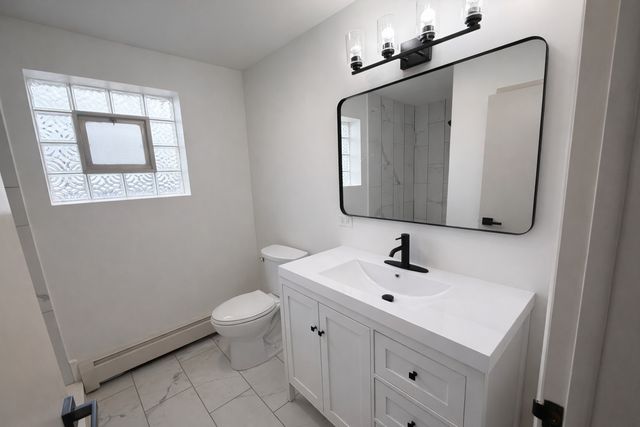 933 College Avenue A, Wheaton, IL 60187