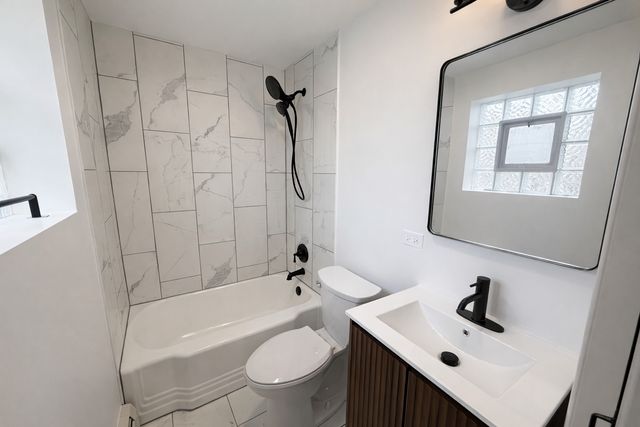 933 College Avenue A, Wheaton, IL 60187