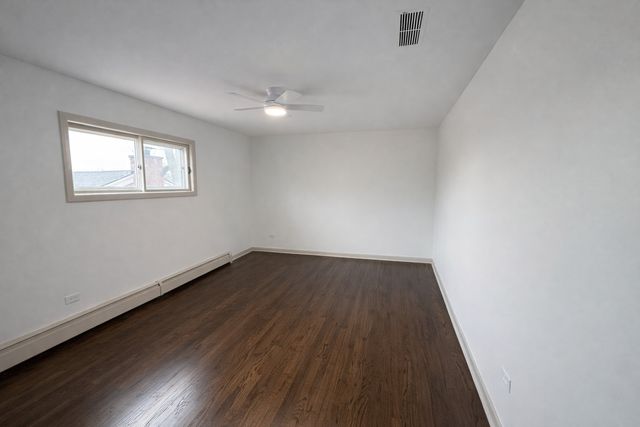 933 College Avenue A, Wheaton, IL 60187