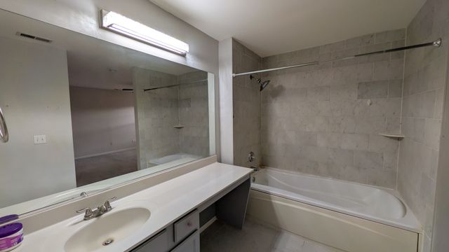 205 Key Largo Drive 205, Romeoville, IL 60446