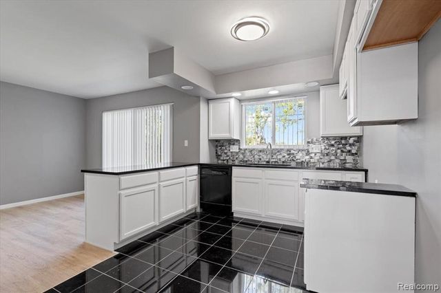 21078 Mitchelldale Avenue, Ferndale, MI 48220