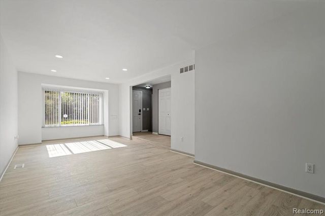 21078 Mitchelldale Avenue, Ferndale, MI 48220