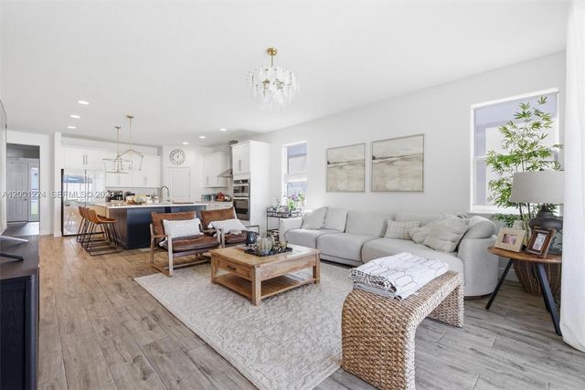 15033 LAKE BESSIE LOOP, Winter Garden, FL 34787