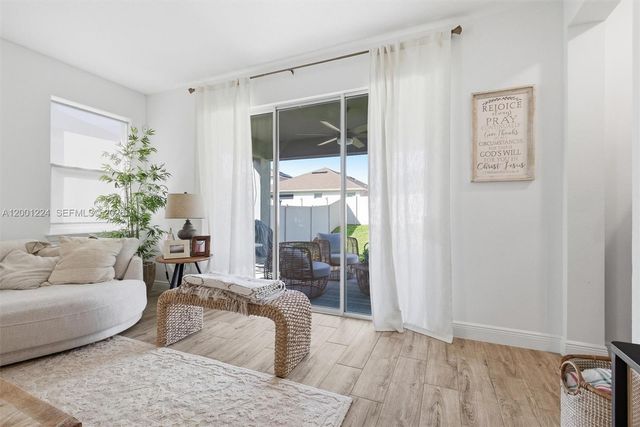 15033 LAKE BESSIE LOOP, Winter Garden, FL 34787