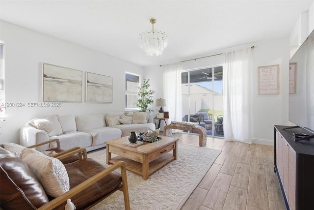 15033 LAKE BESSIE LOOP, Winter Garden, FL 34787