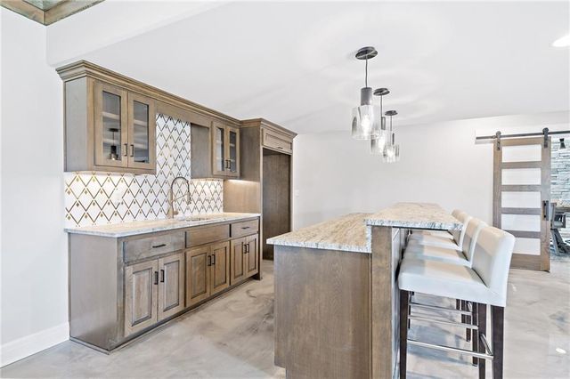 2070 NW Obrien Road, Lee's Summit, MO 64081