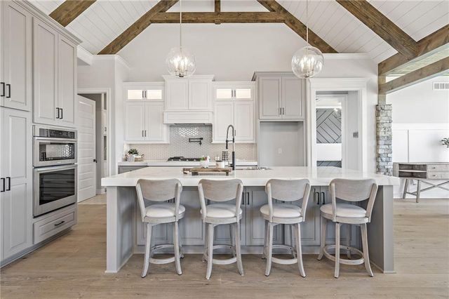 2070 NW Obrien Road, Lee's Summit, MO 64081