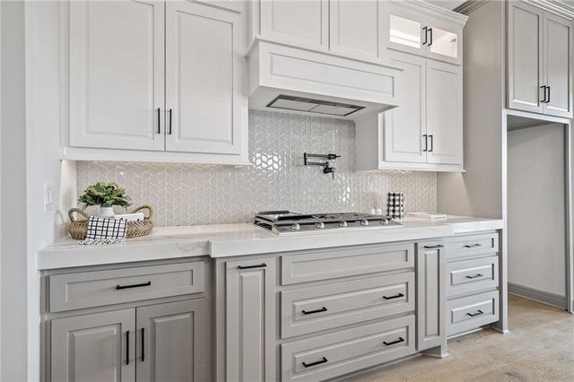 2070 NW Obrien Road, Lee's Summit, MO 64081
