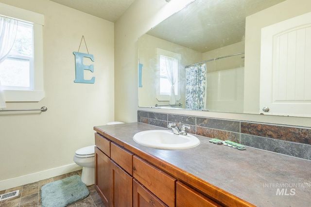 254 S Poplar Bluff, Eagle, ID 83616