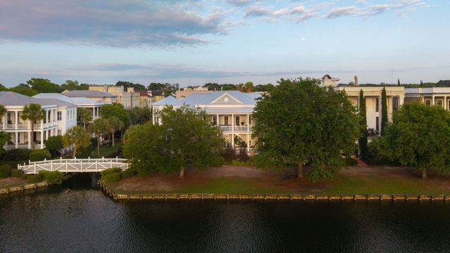 27 Krier Lane, Mount Pleasant, SC 29464
