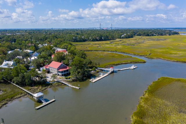 27 Krier Lane, Mount Pleasant, SC 29464