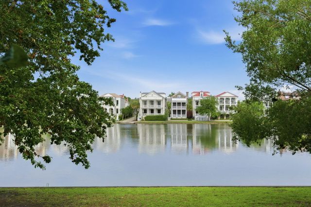 27 Krier Lane, Mount Pleasant, SC 29464