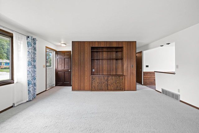 1146 HONEYSUCKLE LANE, Neenah, WI 54956