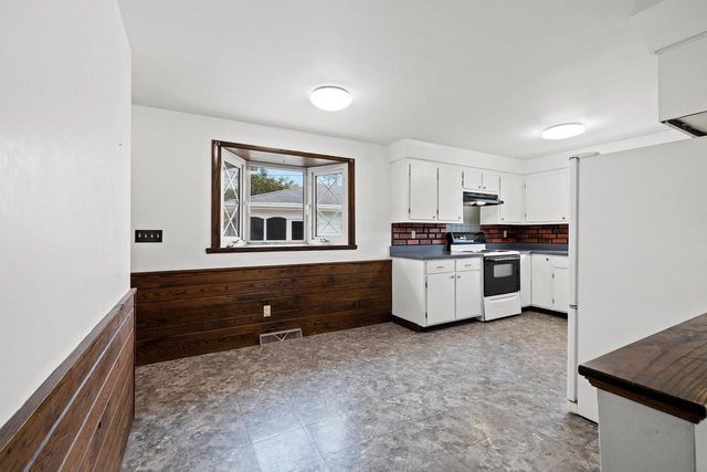1146 HONEYSUCKLE LANE, Neenah, WI 54956