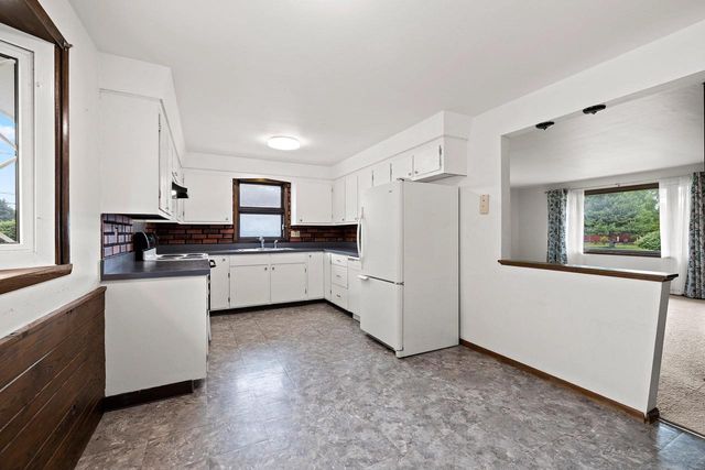 1146 HONEYSUCKLE LANE, Neenah, WI 54956